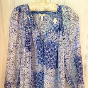 Joie, XS, beautiful top. 100% silk. Only selling because style is not for me.